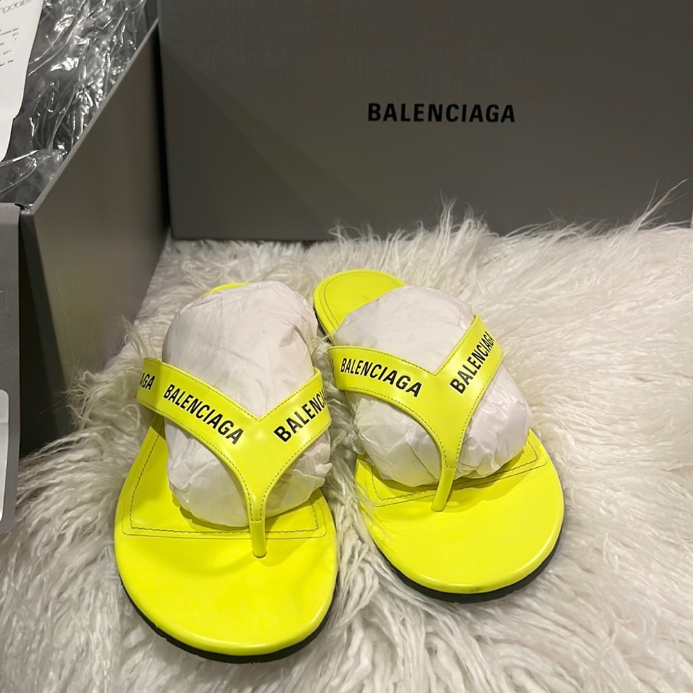 Balenciaga sandals 🩴